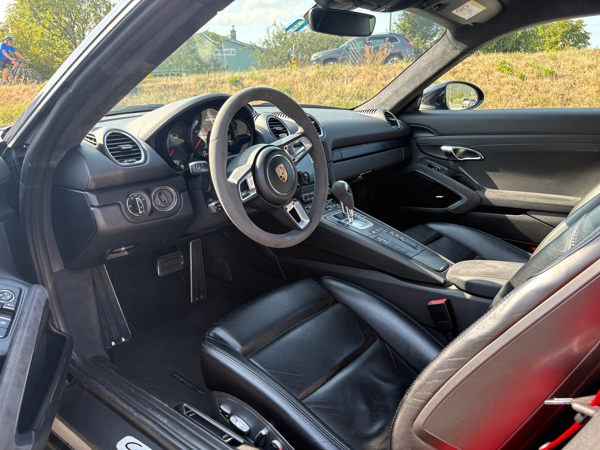PORSCHE GTS-image-5