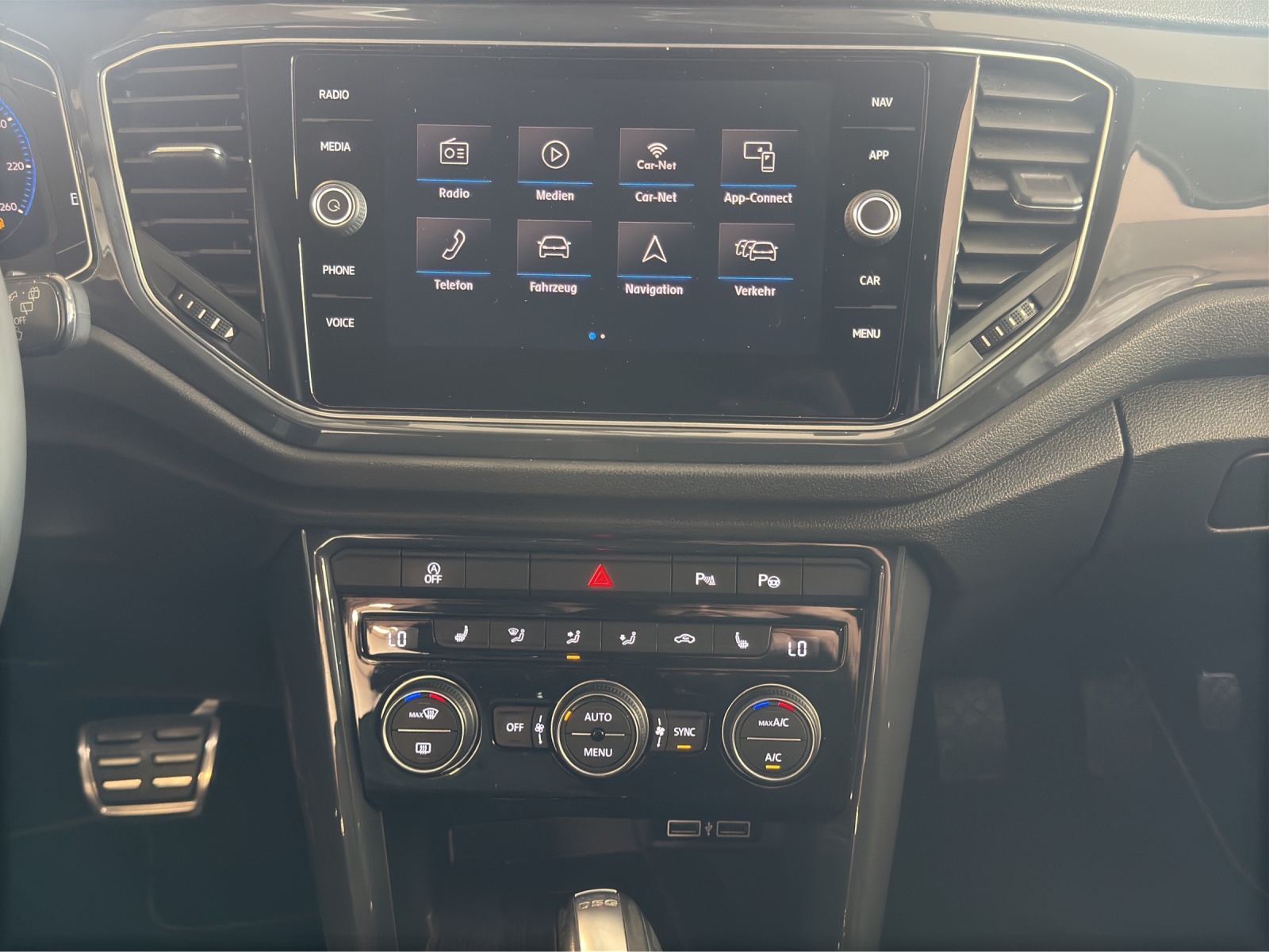 VW T-Roc 2.0 TSI Sport DSG 4Motion-image-10