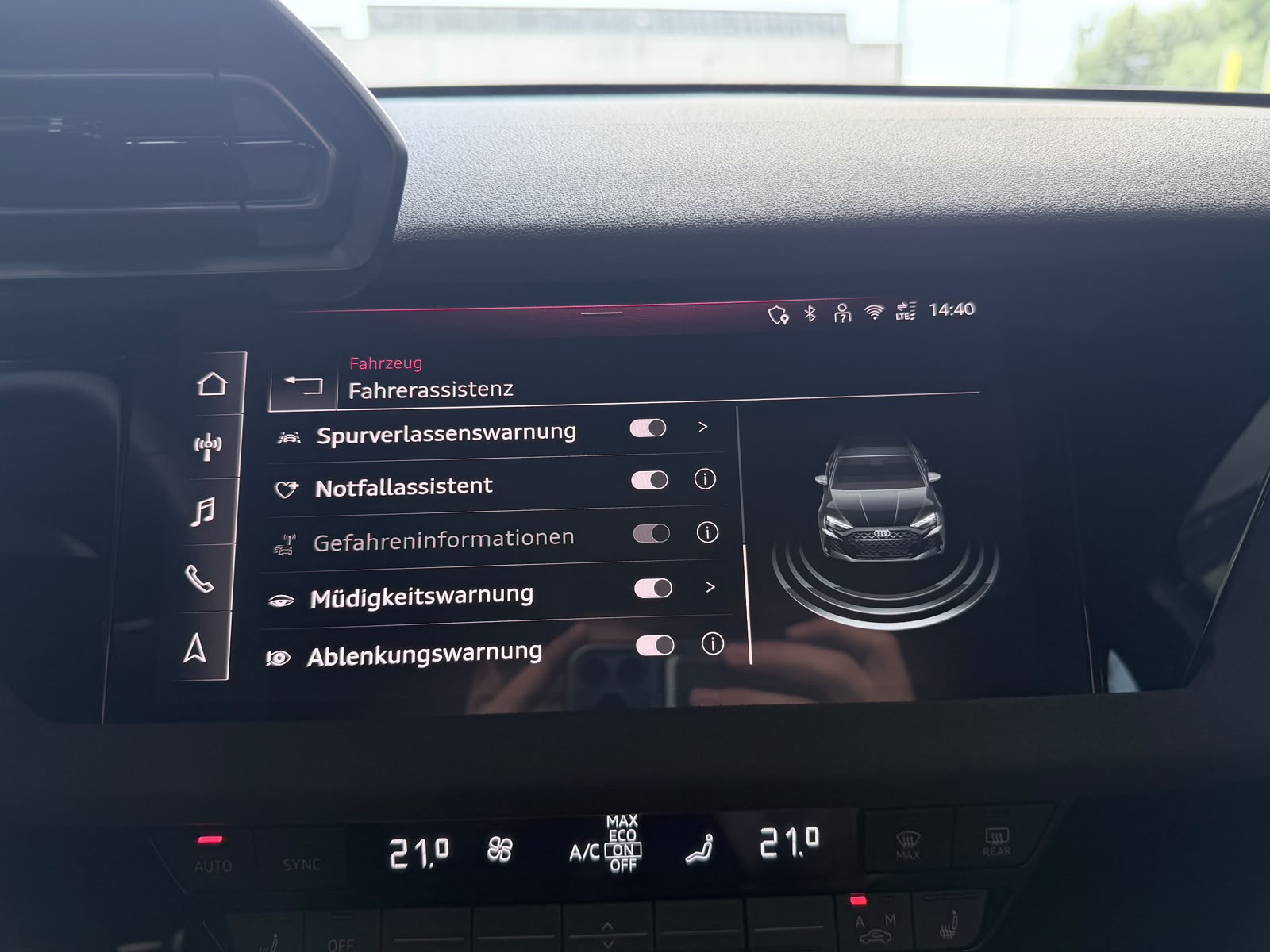 AUDI RS3 Sportback 2.5 TFSI quattro S-Tronic-image-16