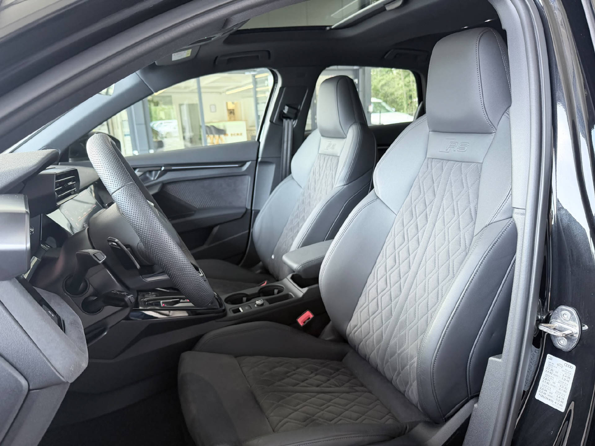 AUDI RS3 Sportback 2.5 TFSI quattro S-Tronic-image-5