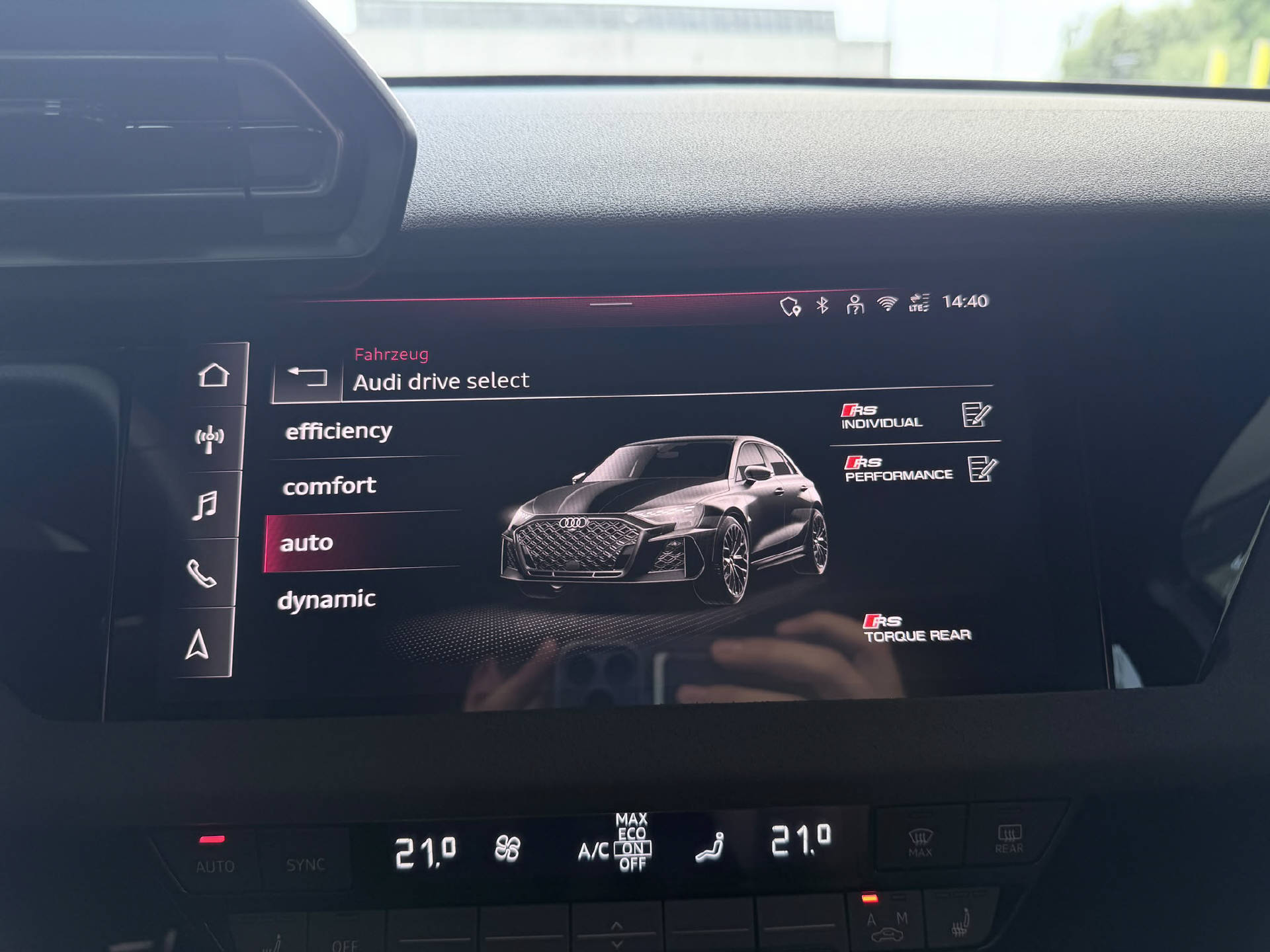 AUDI RS3 Sportback 2.5 TFSI quattro S-Tronic-image-18