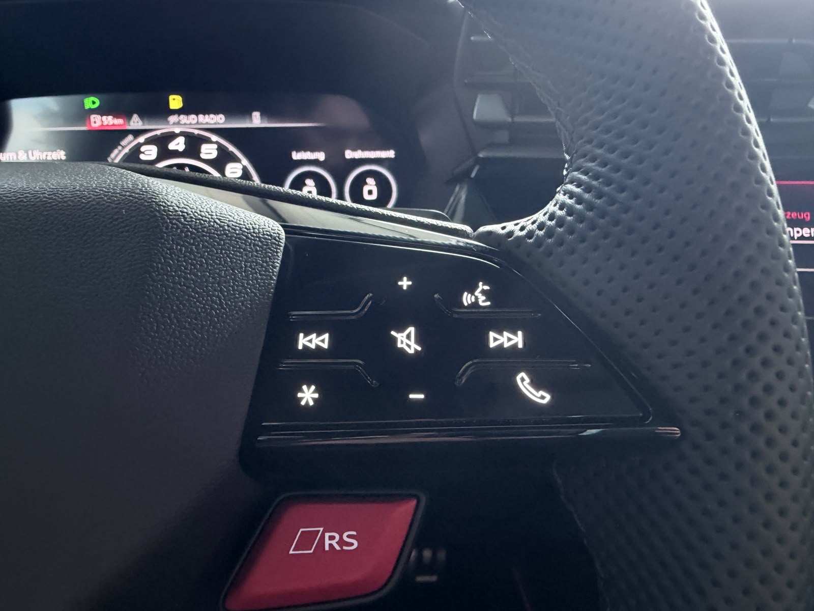 AUDI RS3 Sportback 2.5 TFSI quattro S-Tronic-image-11