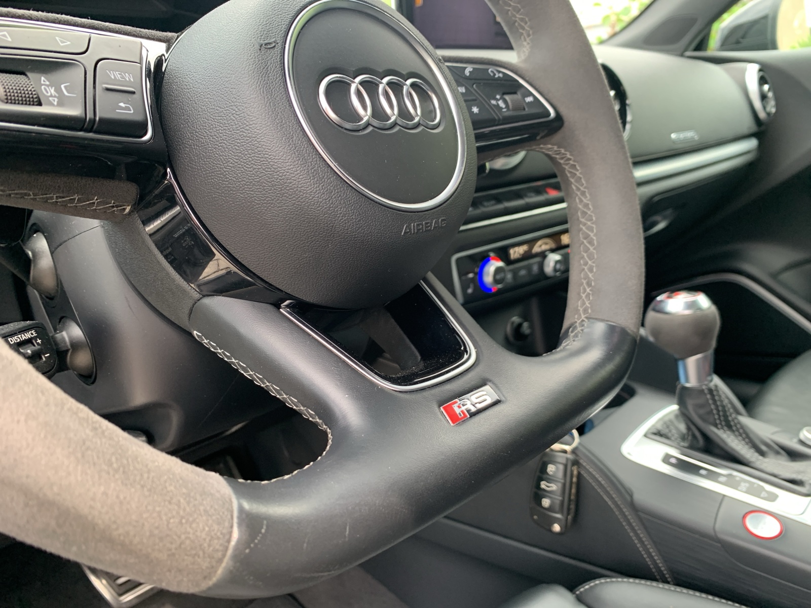 AUDI RS3 Sportback 2.5 TSI quattro S-tronic-image-15
