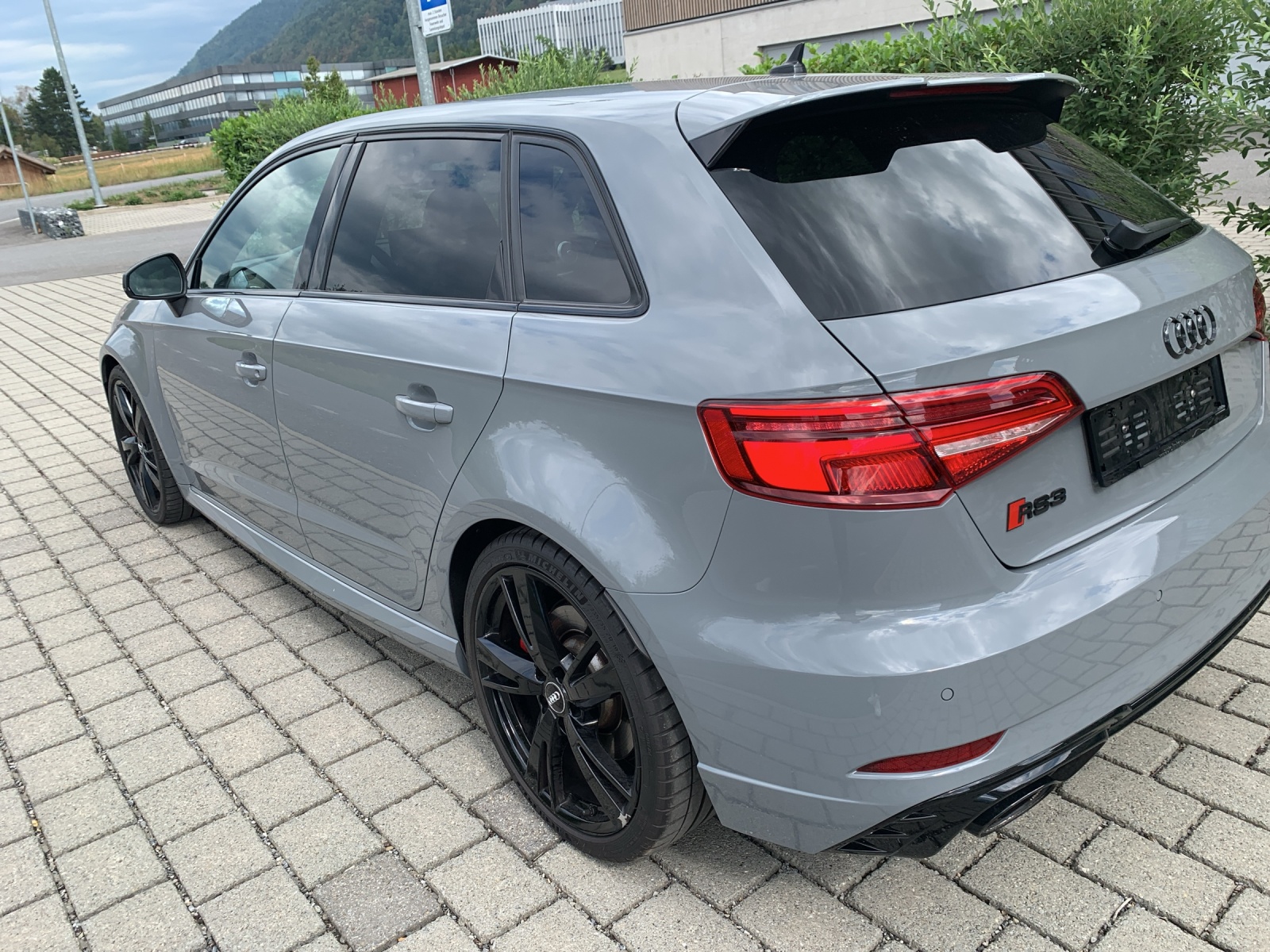 AUDI RS3 Sportback 2.5 TSI quattro S-tronic-image-14