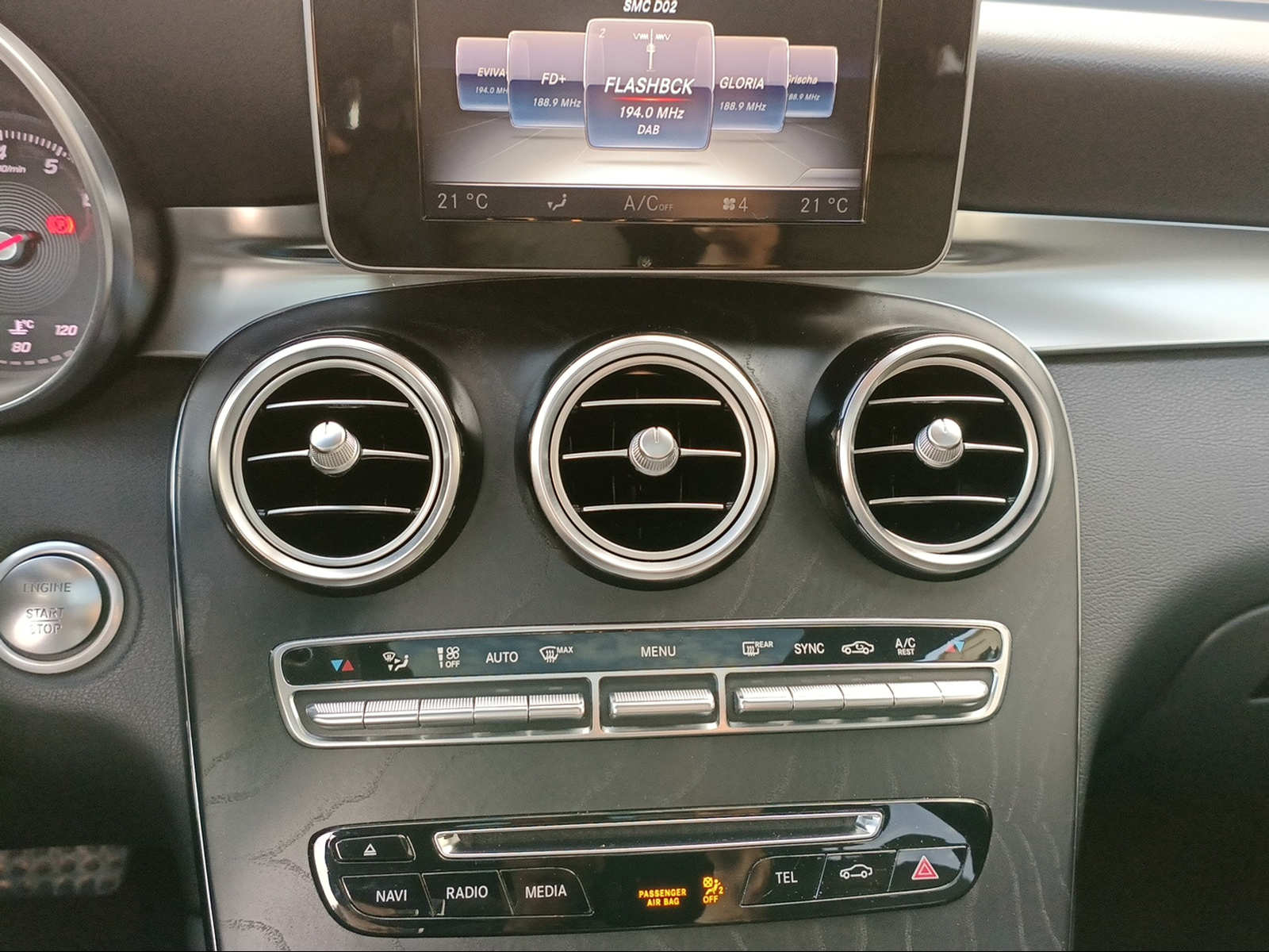 MERCEDES-BENZ GLC 250 AMG *Burmester*Fahrassist.Plus*Pano*Ambientelicht*etc.*-image-17