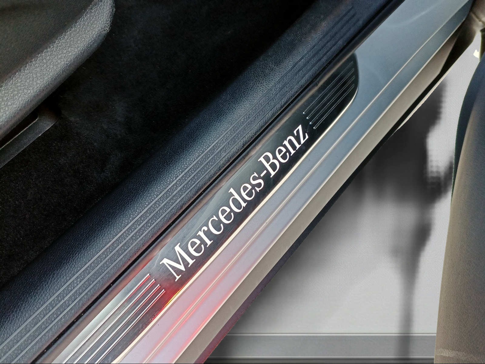 MERCEDES-BENZ GLC 250 AMG *Burmester*Fahrassist.Plus*Pano*Ambientelicht*etc.*-image-19