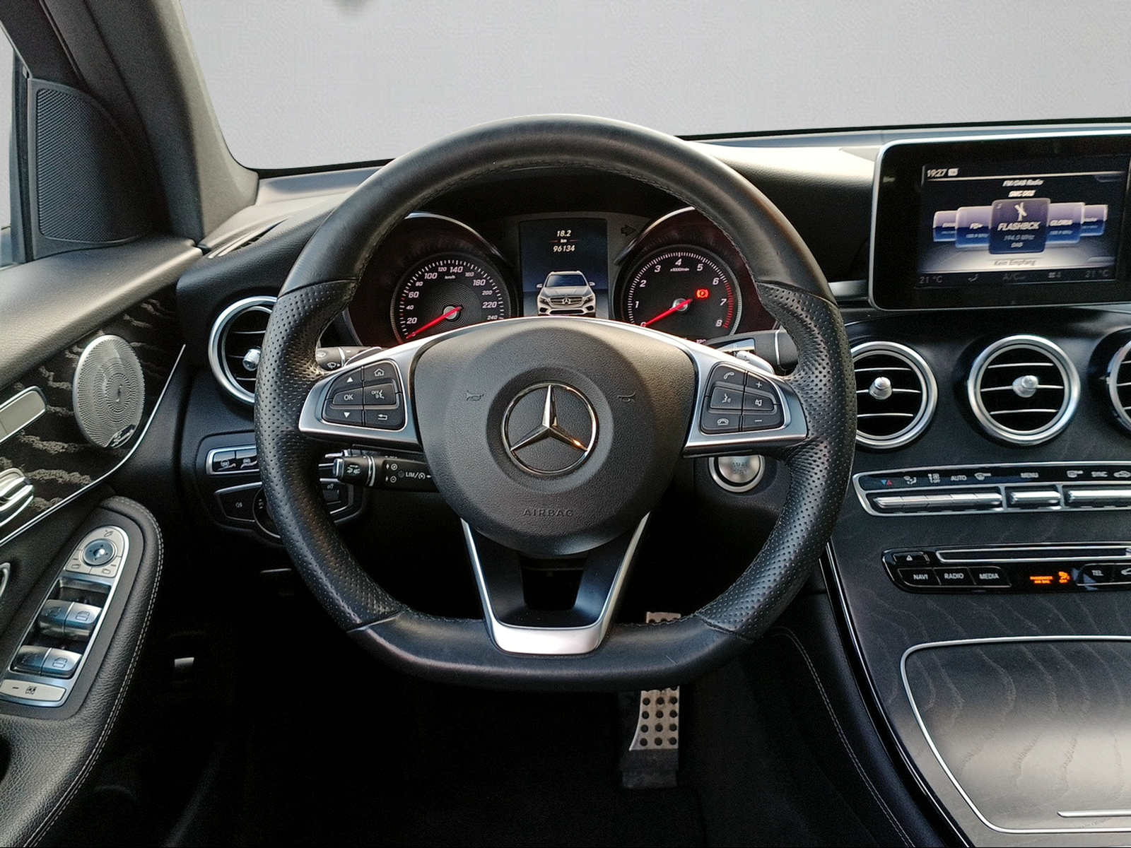 MERCEDES-BENZ GLC 250 AMG *Burmester*Fahrassist.Plus*Pano*Ambientelicht*etc.*-image-11