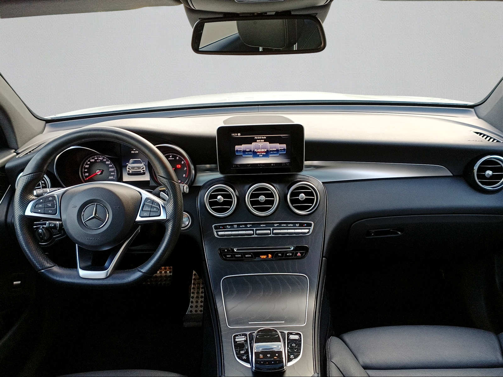 MERCEDES-BENZ GLC 250 AMG *Burmester*Fahrassist.Plus*Pano*Ambientelicht*etc.*-image-9
