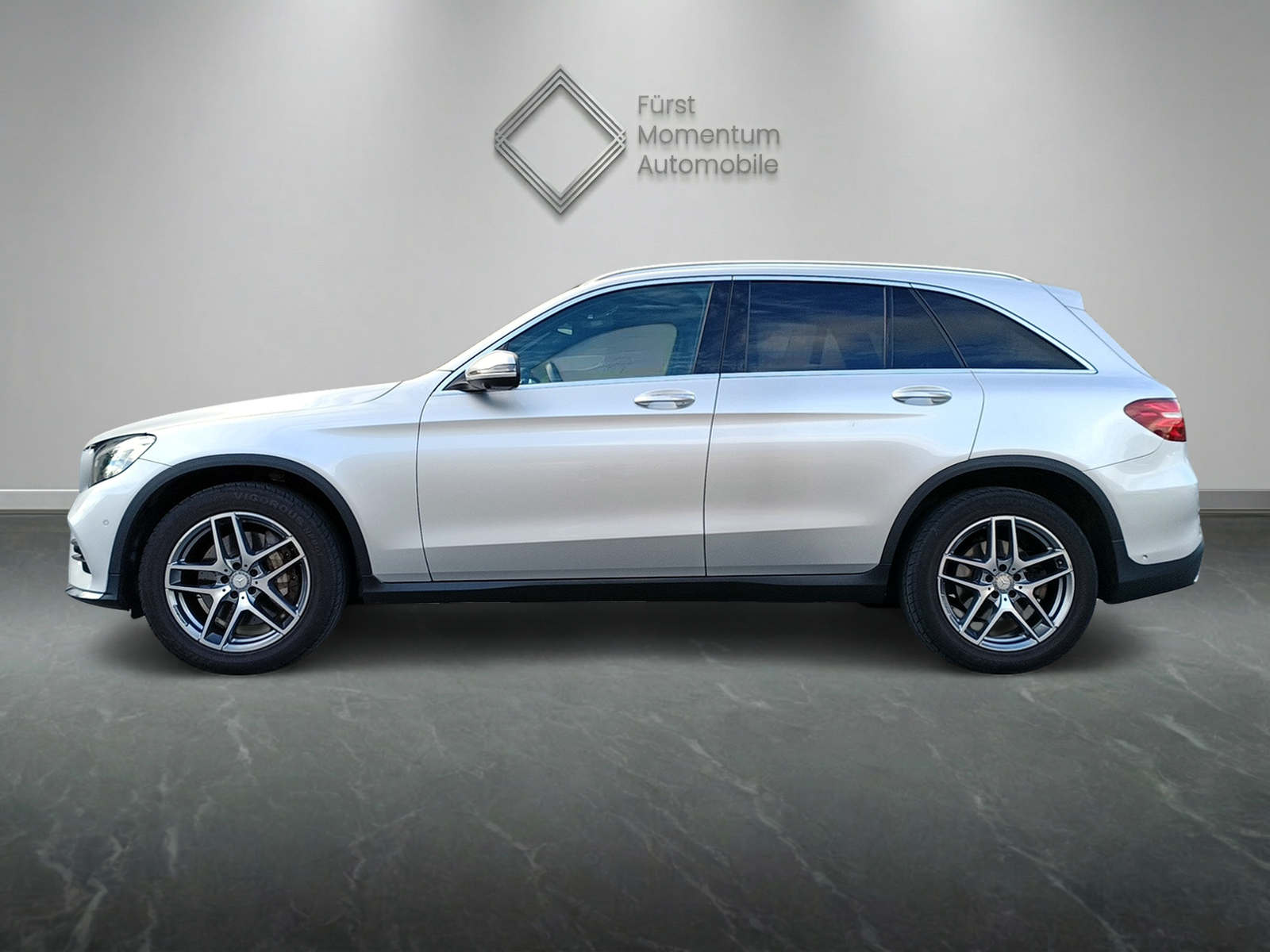 MERCEDES-BENZ GLC 250 AMG *Burmester*Fahrassist.Plus*Pano*Ambientelicht*etc.*-showroom-element-2