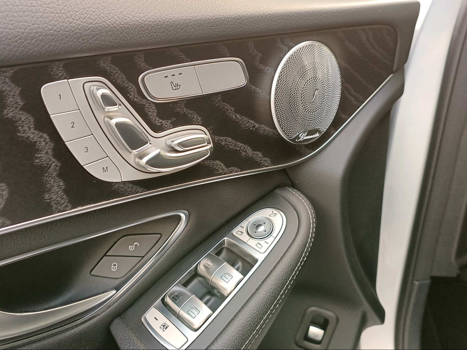 MERCEDES-BENZ GLC 250 AMG *Burmester*Fahrassist.Plus*Pano*Ambientelicht*etc.*-image-18