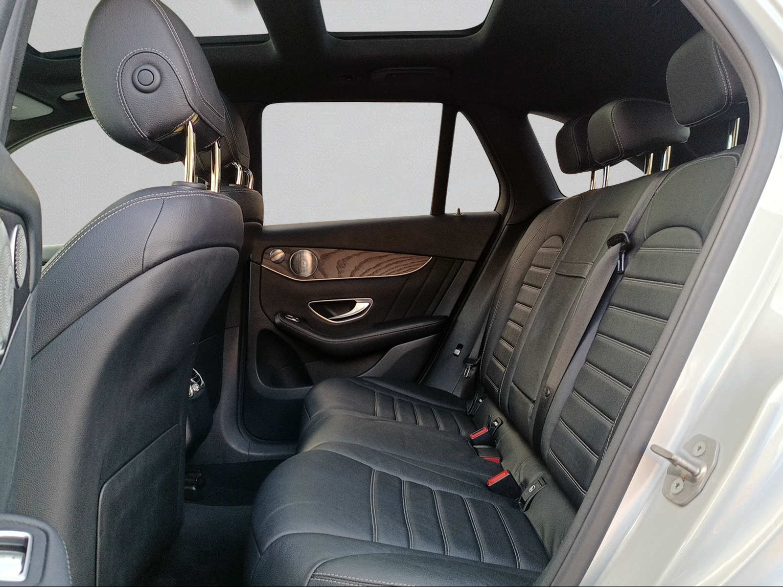 MERCEDES-BENZ GLC 250 AMG *Burmester*Fahrassist.Plus*Pano*Ambientelicht*etc.*-image-14