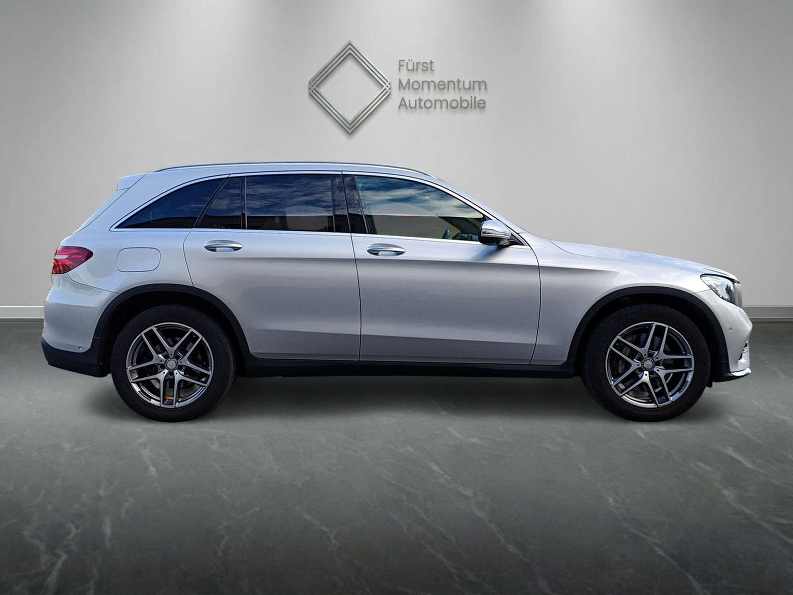 MERCEDES-BENZ GLC 250 AMG *Burmester*Fahrassist.Plus*Pano*Ambientelicht*etc.*-showroom-element-3
