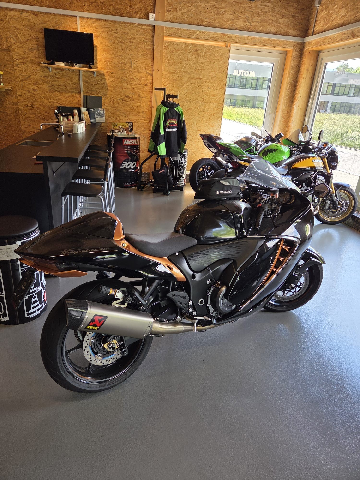 SUZUKI GSX 1300 R Hayabusa-image-2