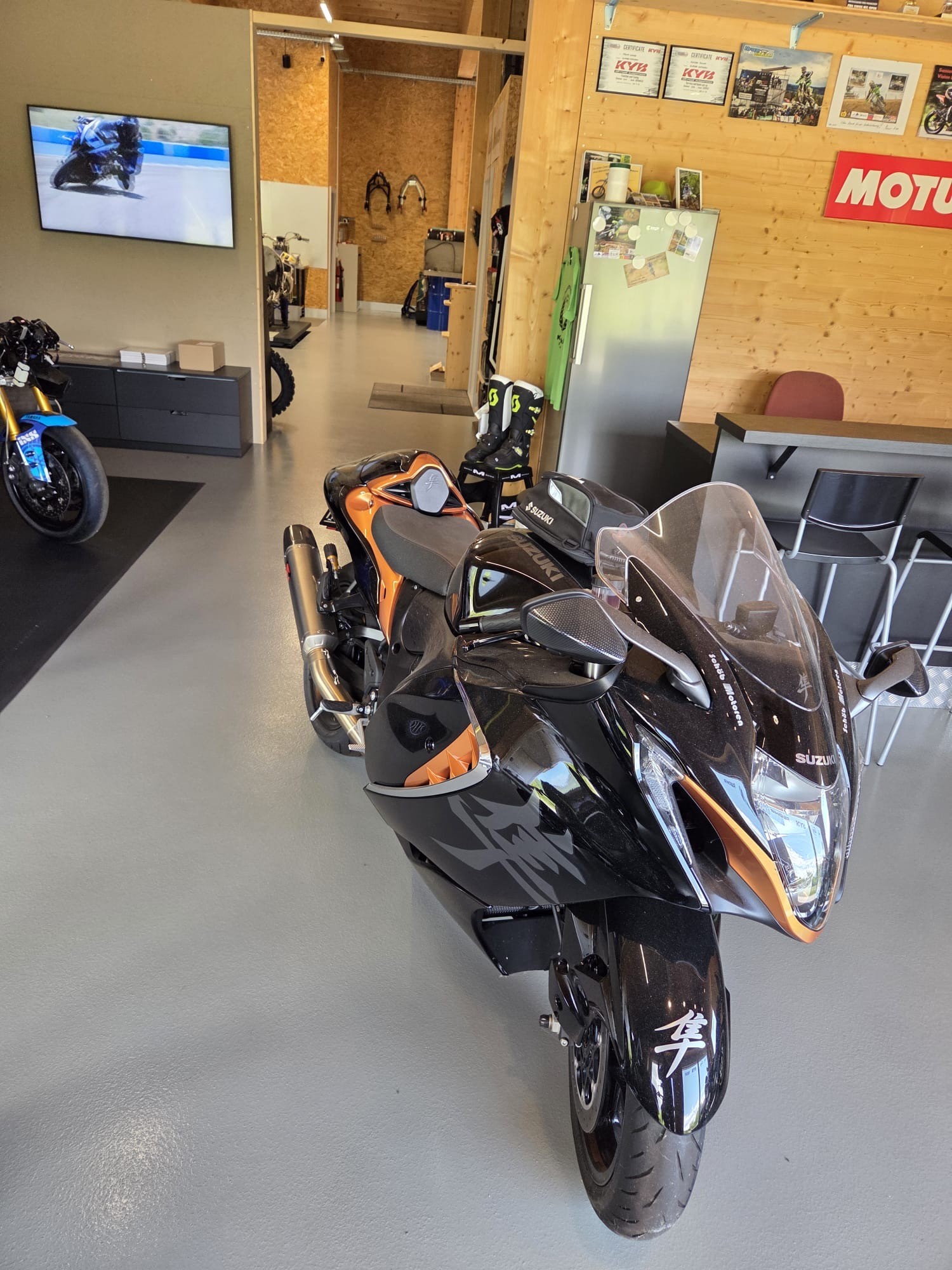 SUZUKI GSX 1300 R Hayabusa-image-1