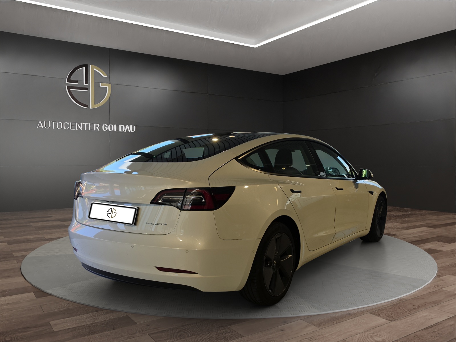 TESLA Model 3 Long Range Dual Motor AWD-image-3