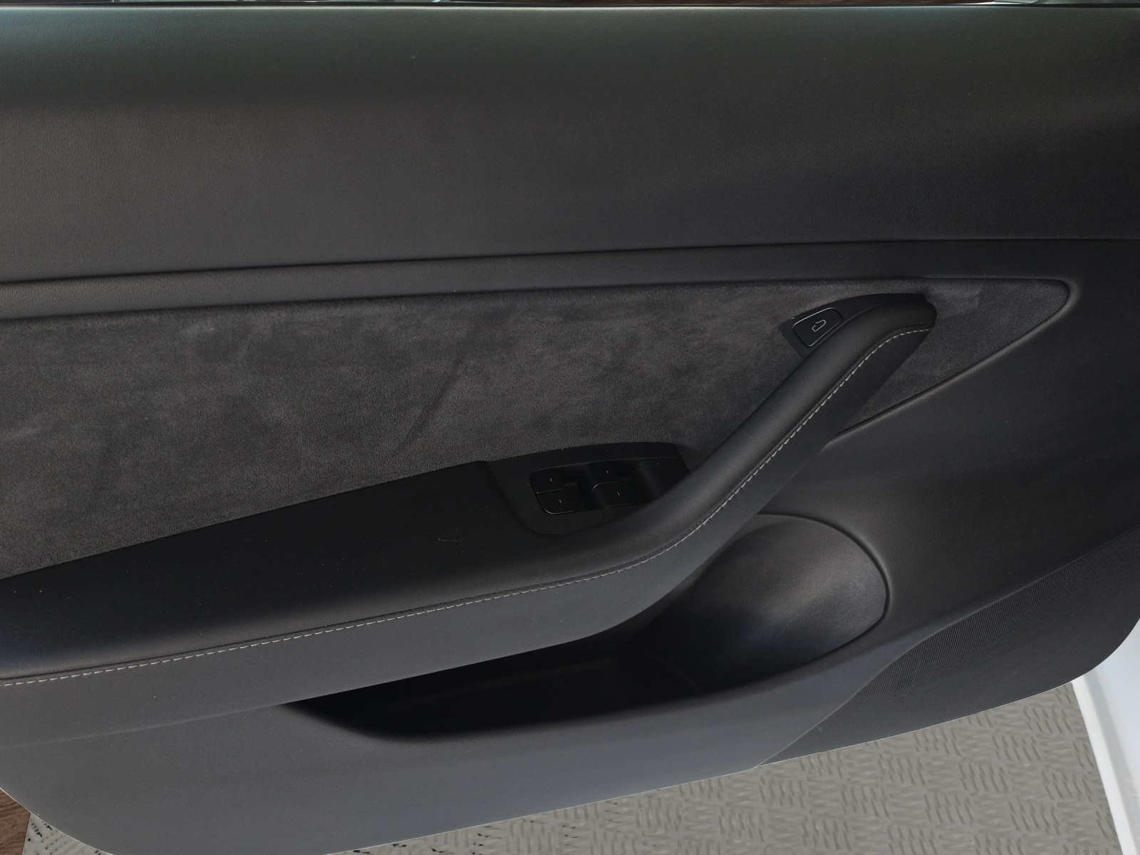TESLA Model 3 Long Range Dual Motor AWD-image-9