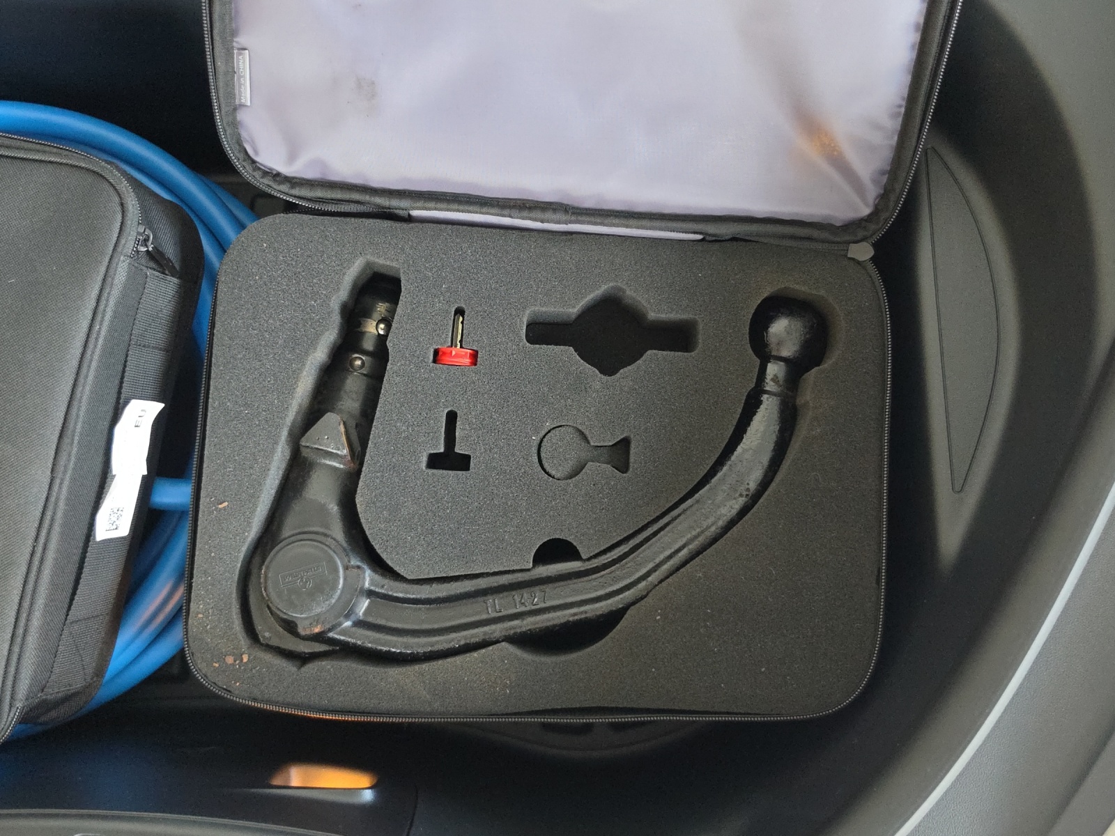 TESLA Model 3 Long Range Dual Motor AWD-image-18