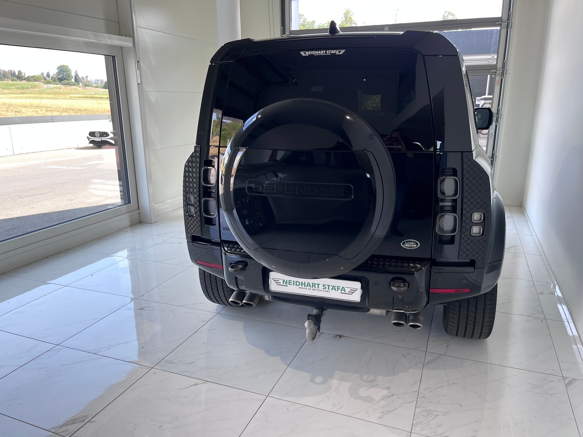 LAND ROVER Defender 90 525 V8 5.0 AT8-showroom-element-3