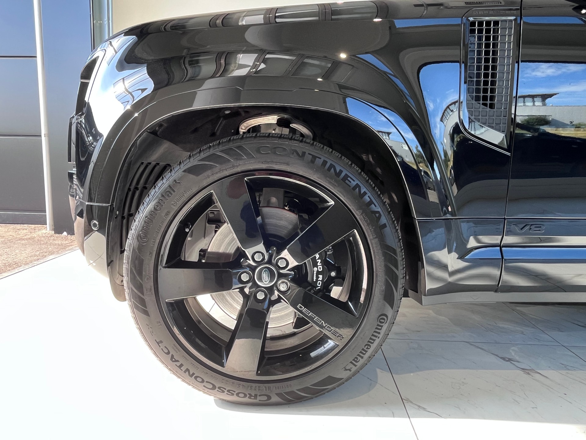 LAND ROVER Defender 90 525 V8 5.0 AT8-image-12