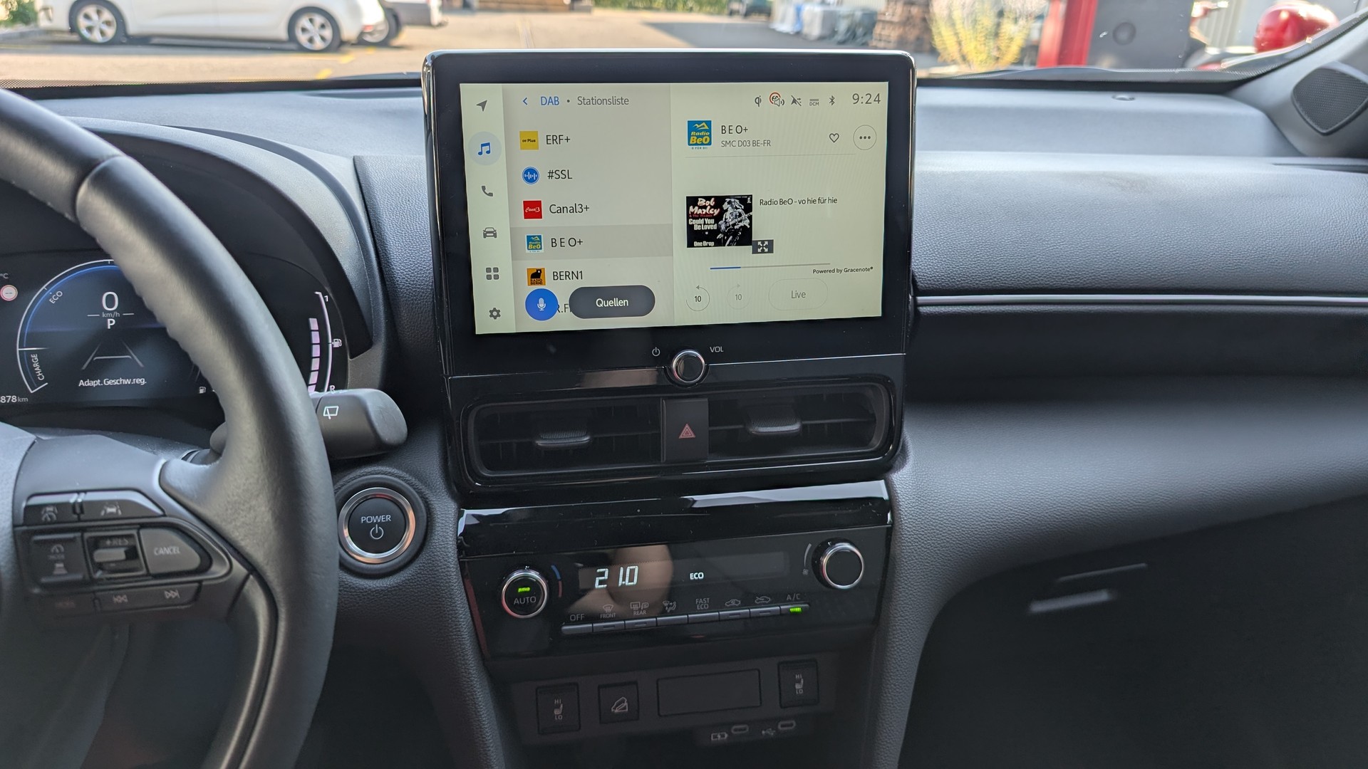 TOYOTA Yaris Cross 1.5 Trend AWDi e-CVT 130 PS-image-14