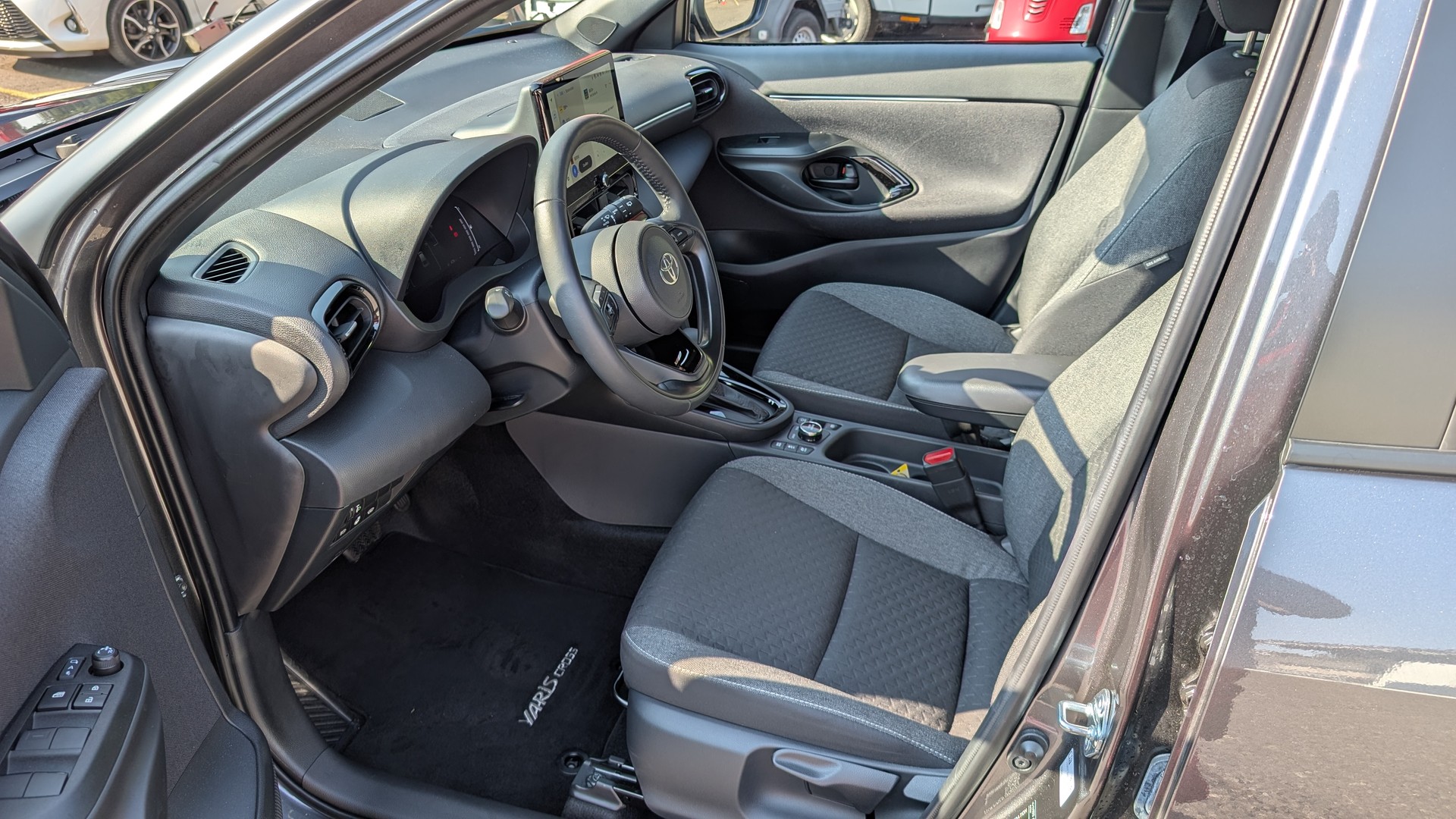 TOYOTA Yaris Cross 1.5 Trend AWDi e-CVT 130 PS-image-8