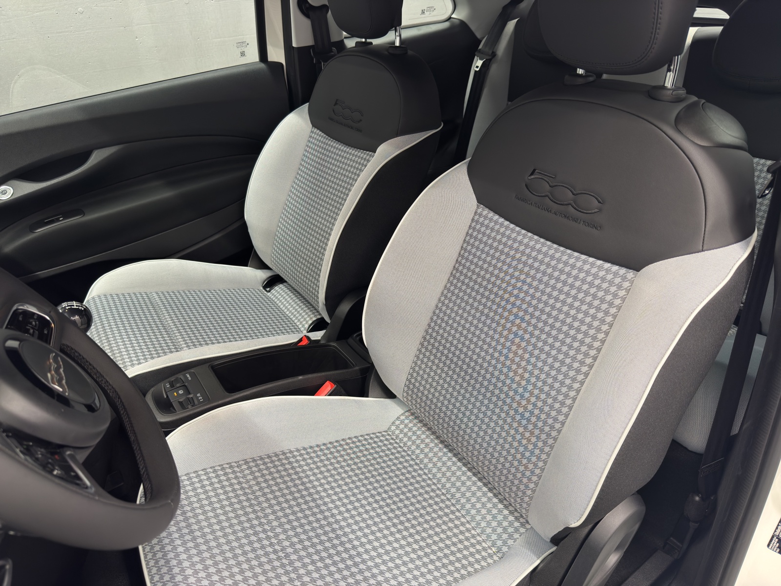 FIAT 500 Cabrio 1.0 Hybrid Dolcevita-image-12