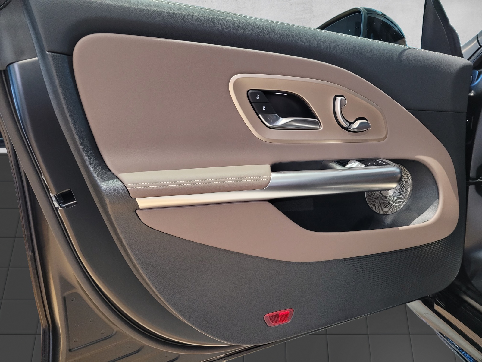 MERCEDES-BENZ CLA 350 4 Matic 85 kWh EQ-image-8