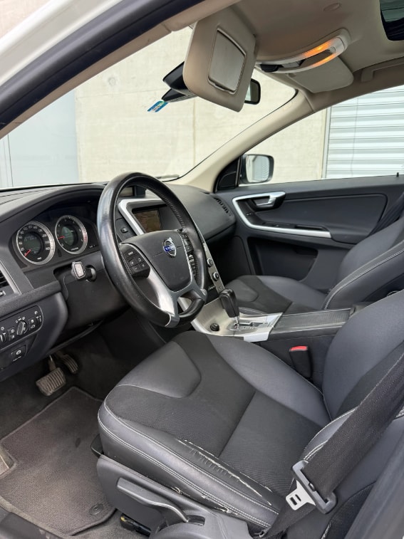 VOLVO 2.4 D5 Momentum AWD-image-5