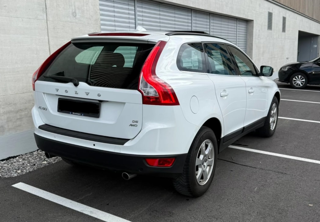 VOLVO 2.4 D5 Momentum AWD-image-4