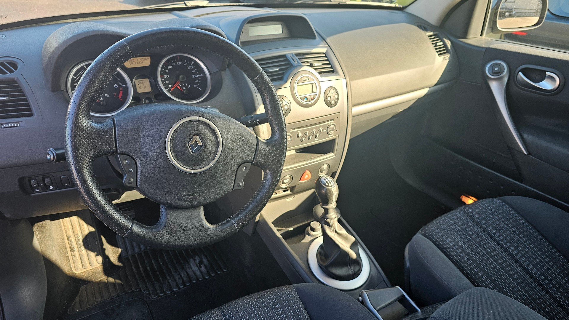 RENAULT Mégane 2.0 16V Privilège-image-6