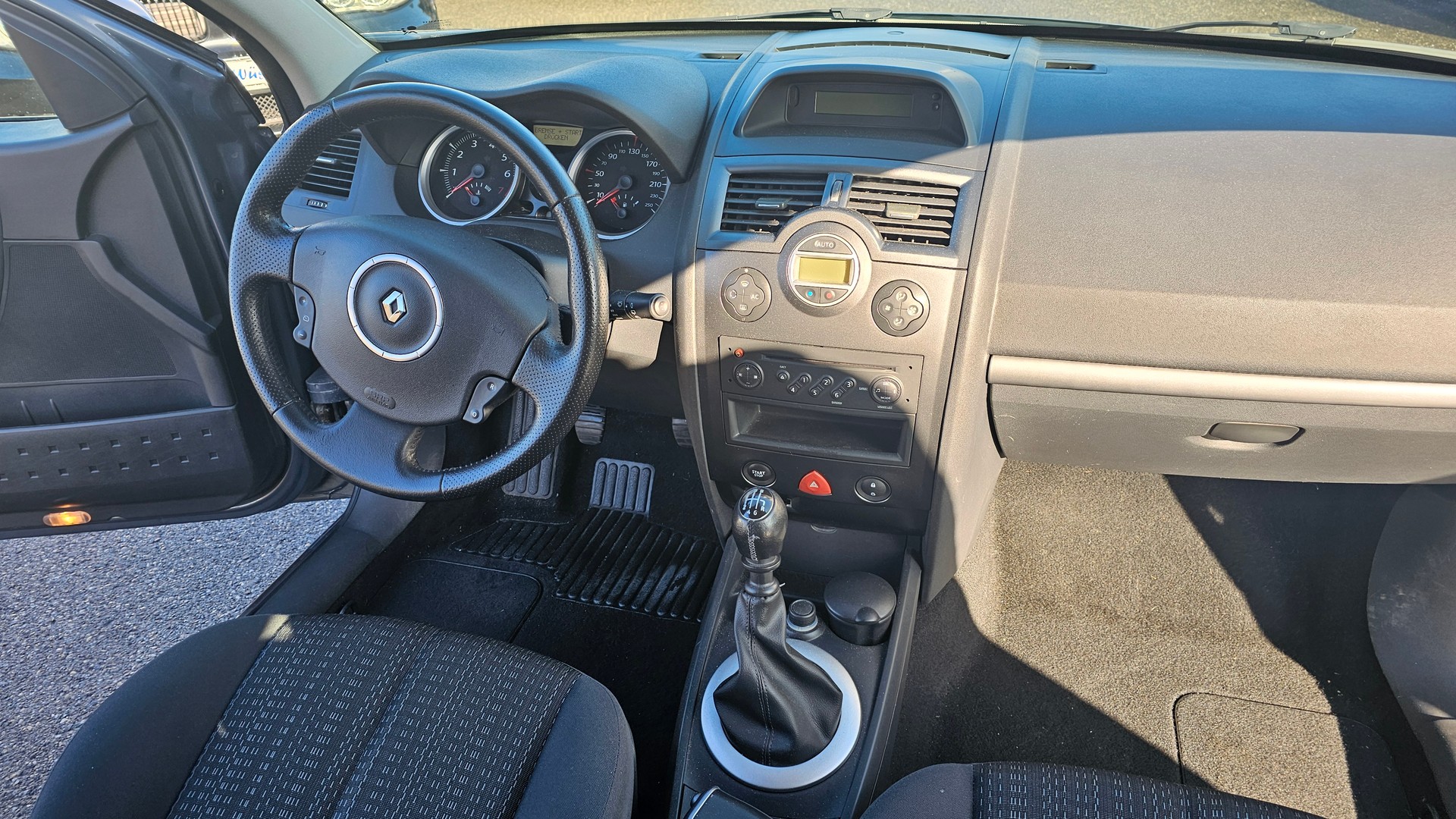 RENAULT Mégane 2.0 16V Privilège-image-7