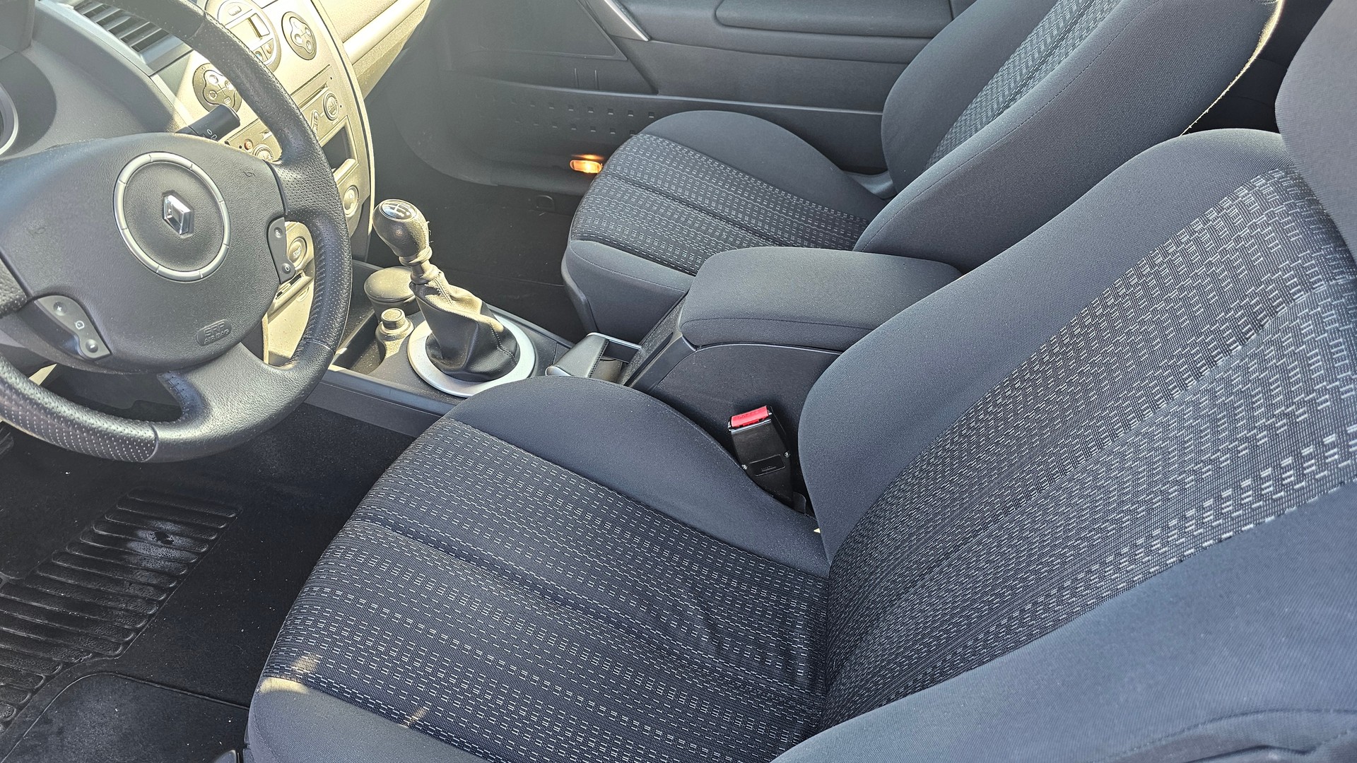 RENAULT Mégane 2.0 16V Privilège-image-5