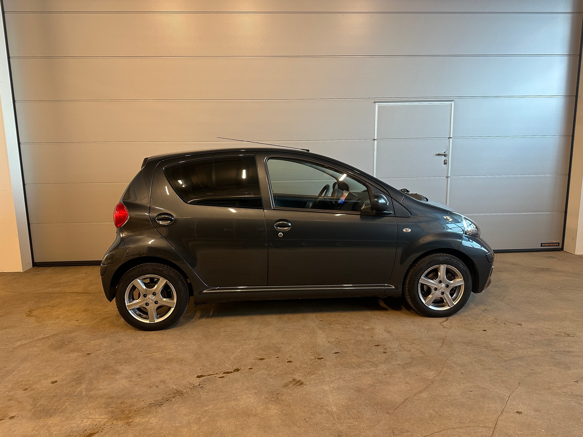 TOYOTA Aygo 1.0 Linea Sol-image-4