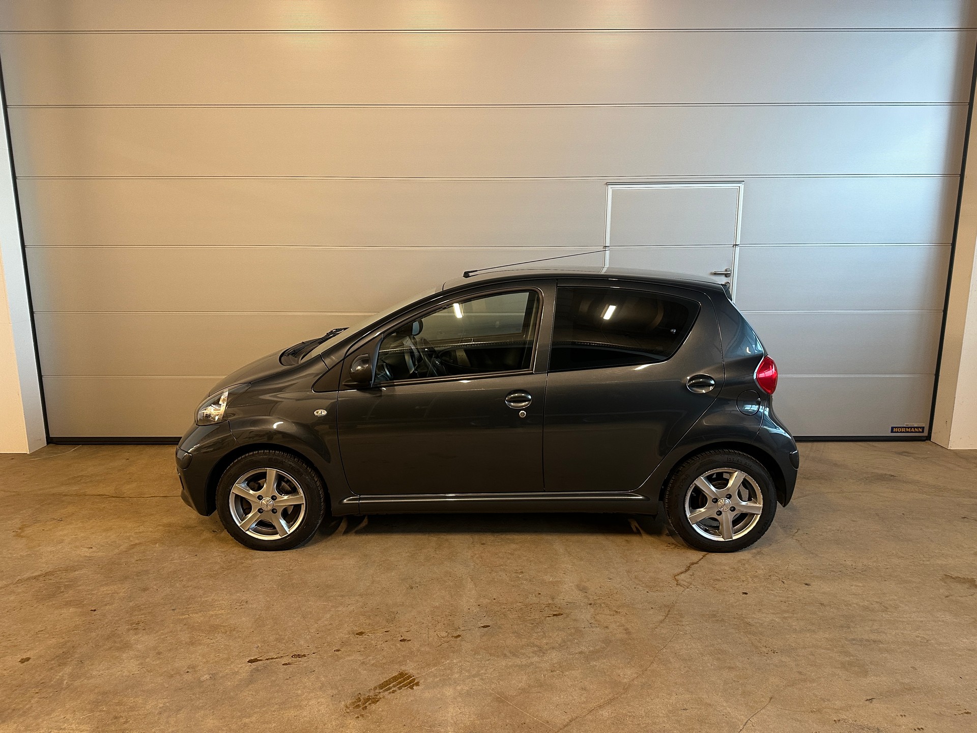 TOYOTA Aygo 1.0 Linea Sol-image-1