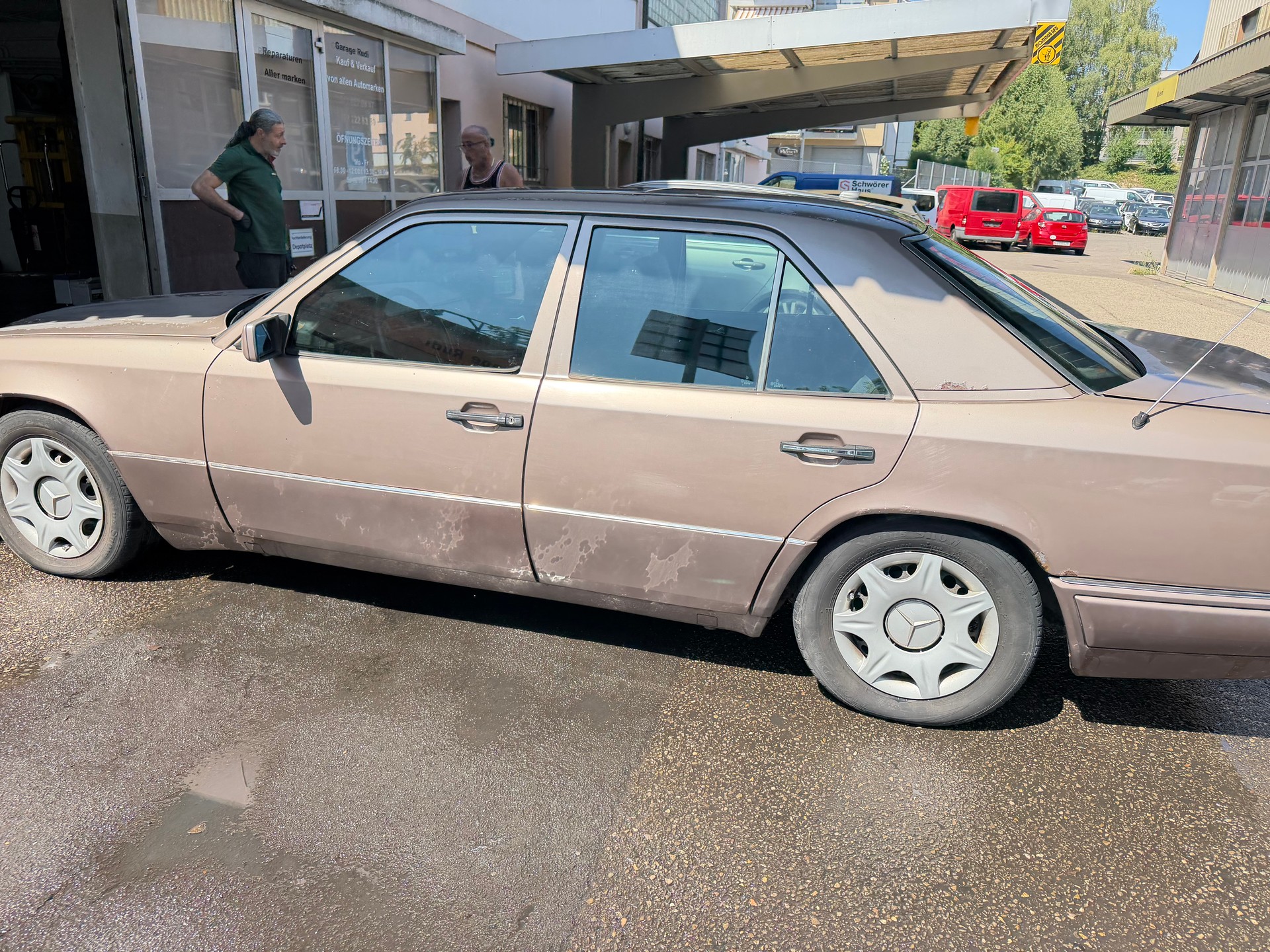 MERCEDES-BENZ 250 D Turbo-image-6