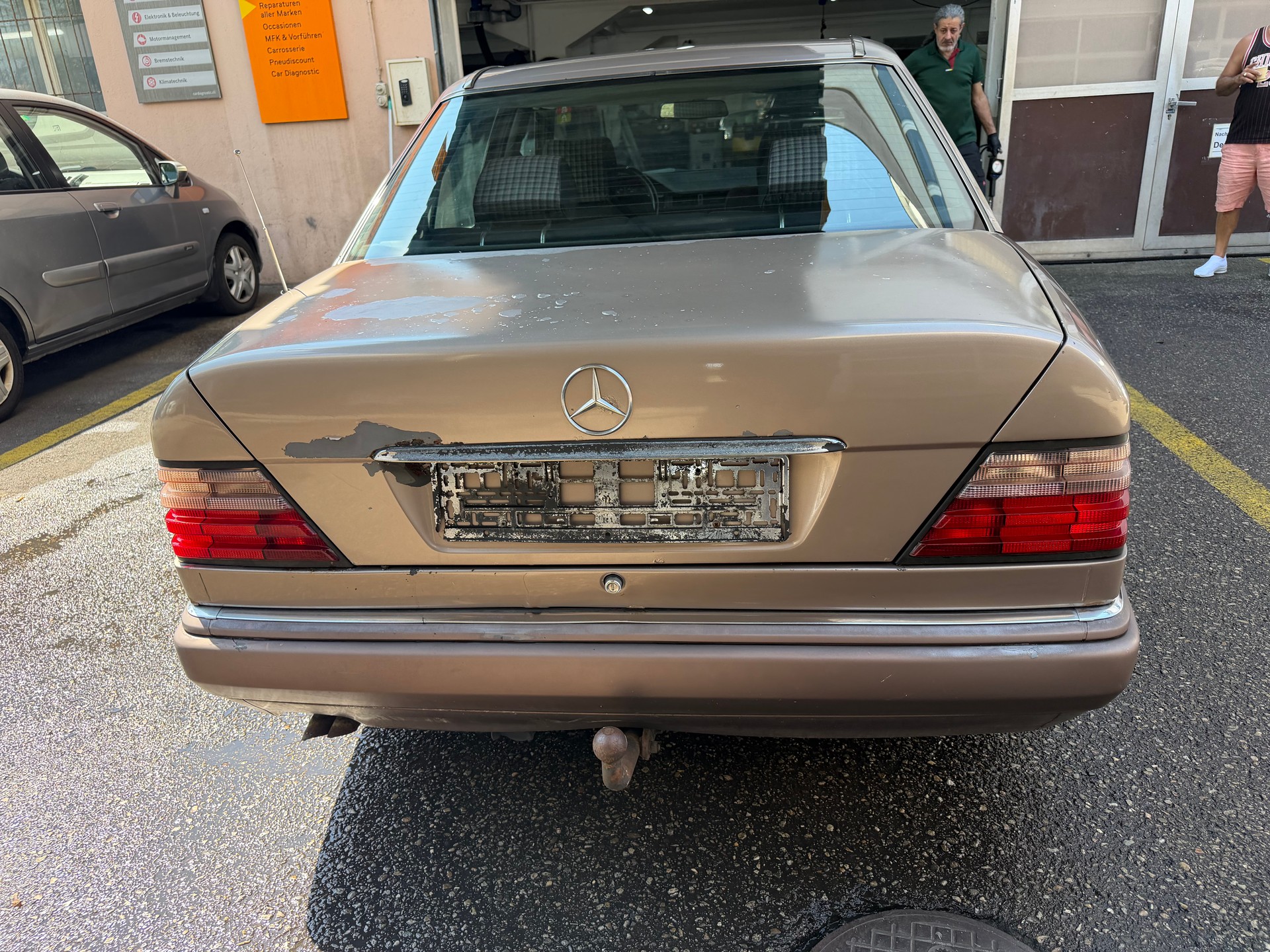 MERCEDES-BENZ 250 D Turbo-image-4
