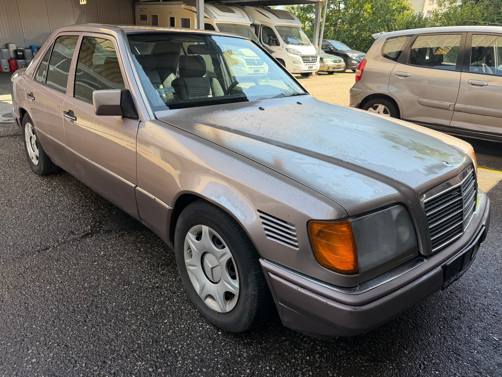 MERCEDES-BENZ 250 D Turbo-image-1
