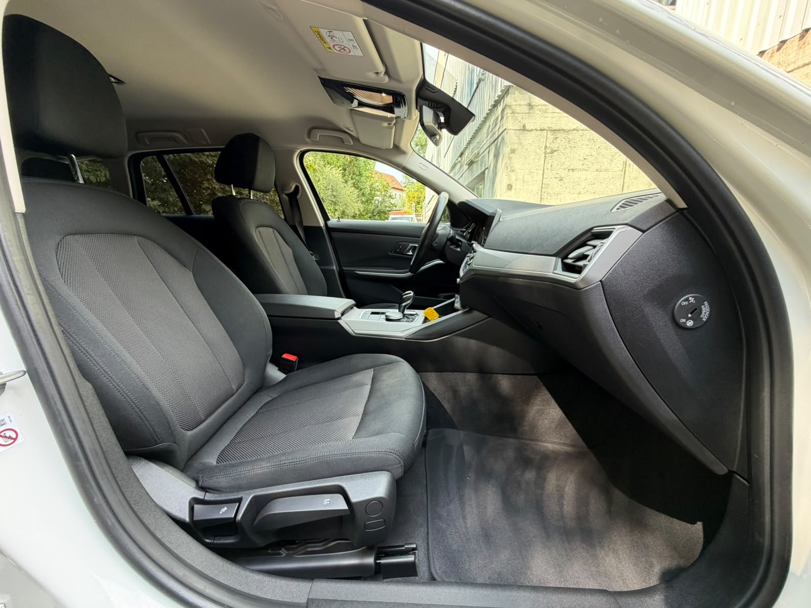 BMW 320d xDrive 48V Touring Steptronic-image-17