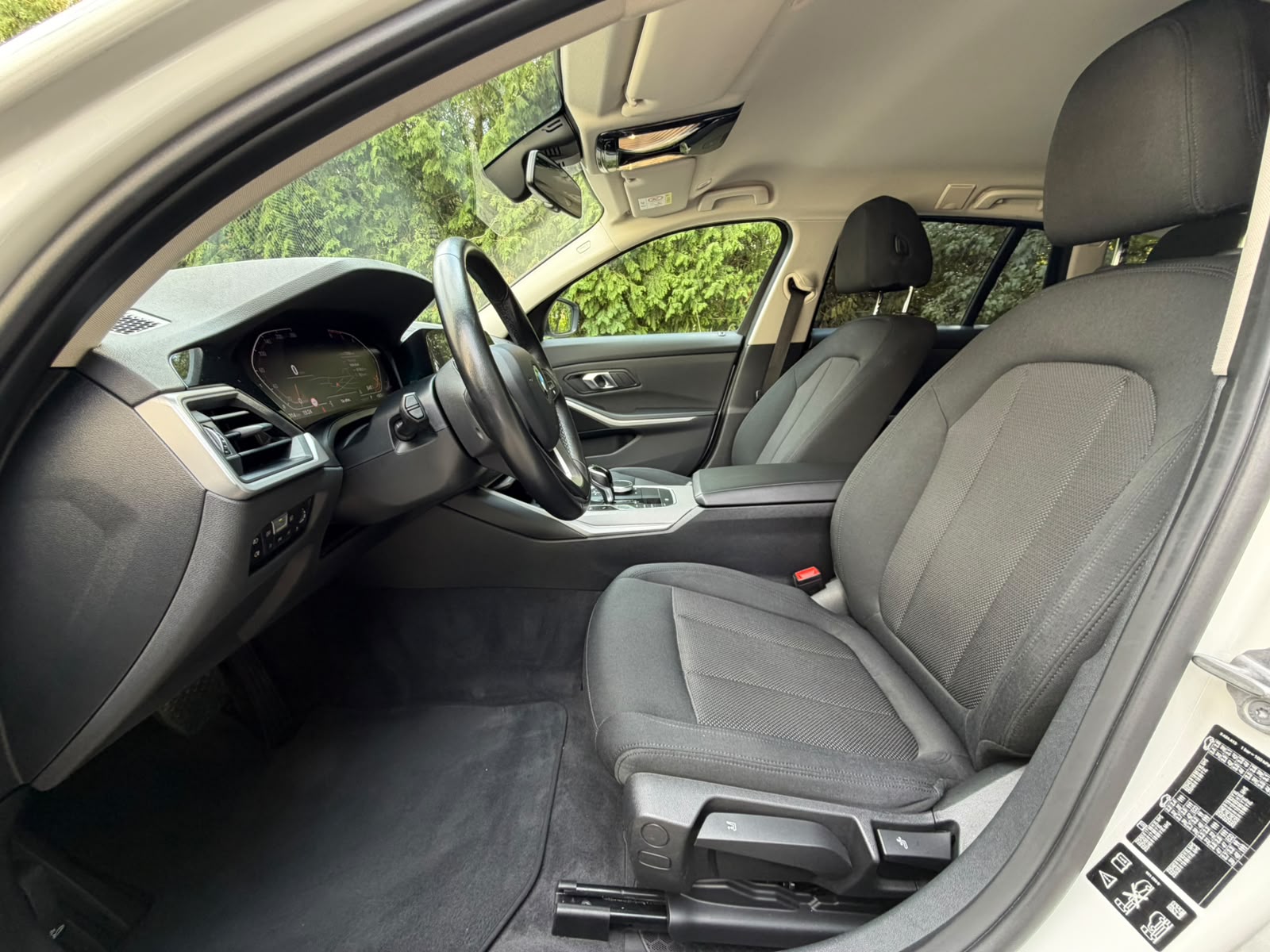BMW 320d xDrive 48V Touring Steptronic-image-10