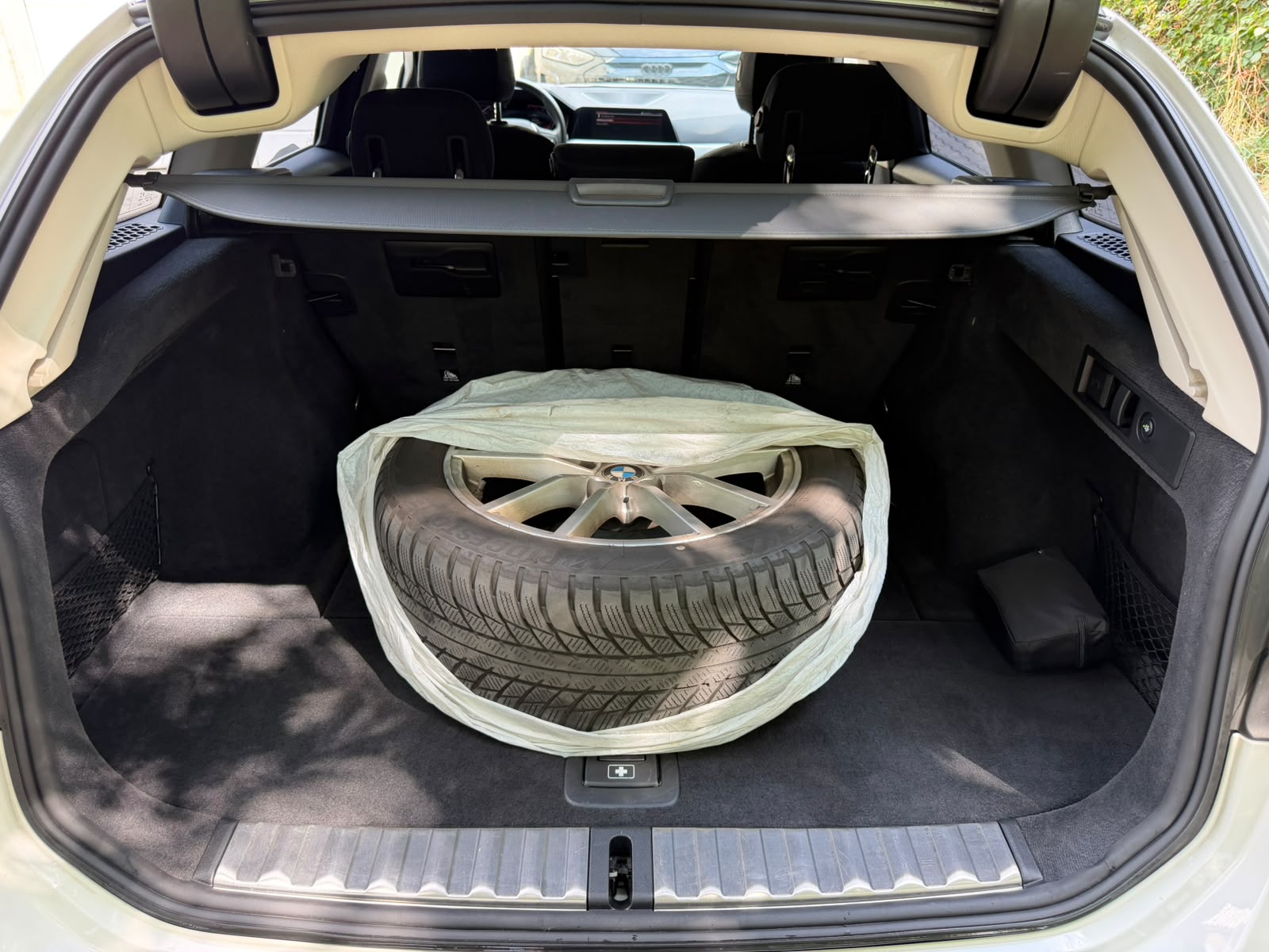 BMW 320d xDrive 48V Touring Steptronic-image-13