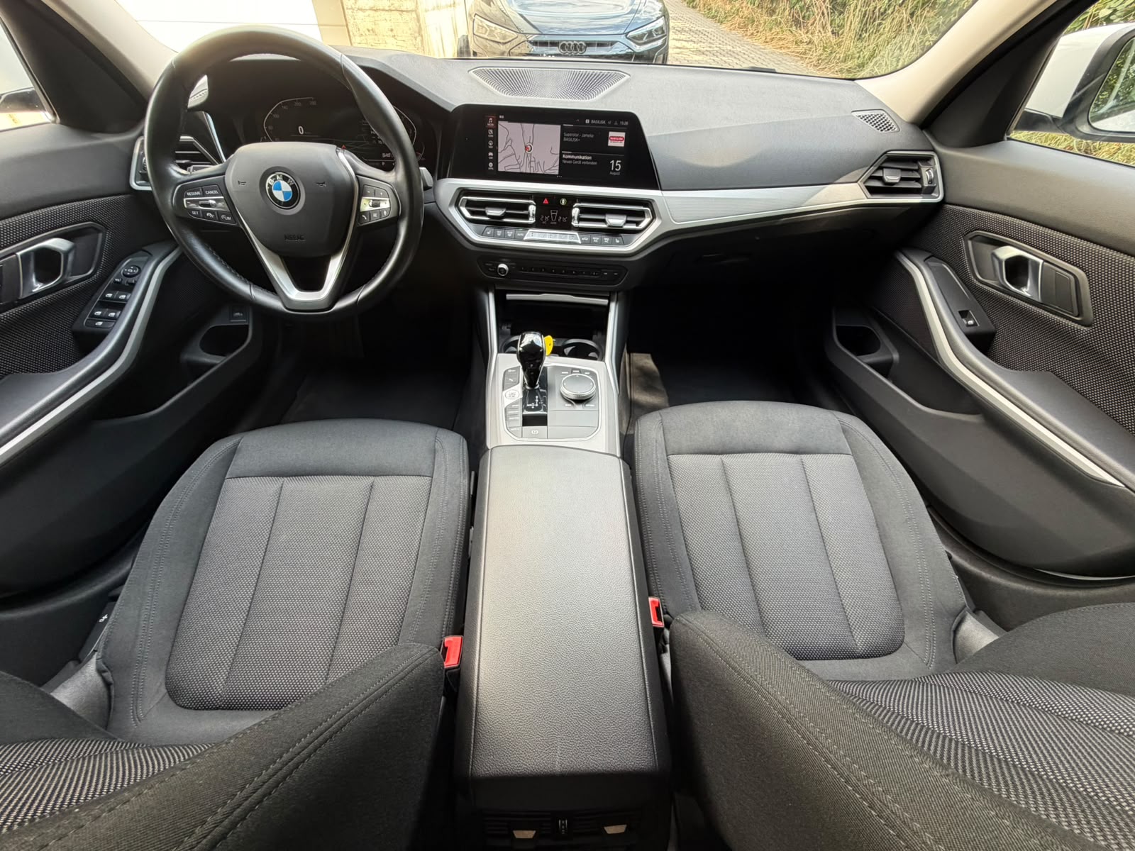 BMW 320d xDrive 48V Touring Steptronic-image-19