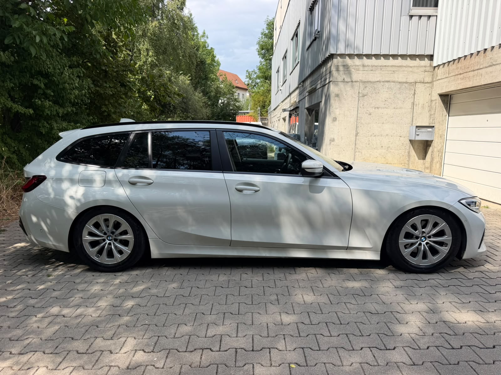 BMW 320d xDrive 48V Touring Steptronic-image-5