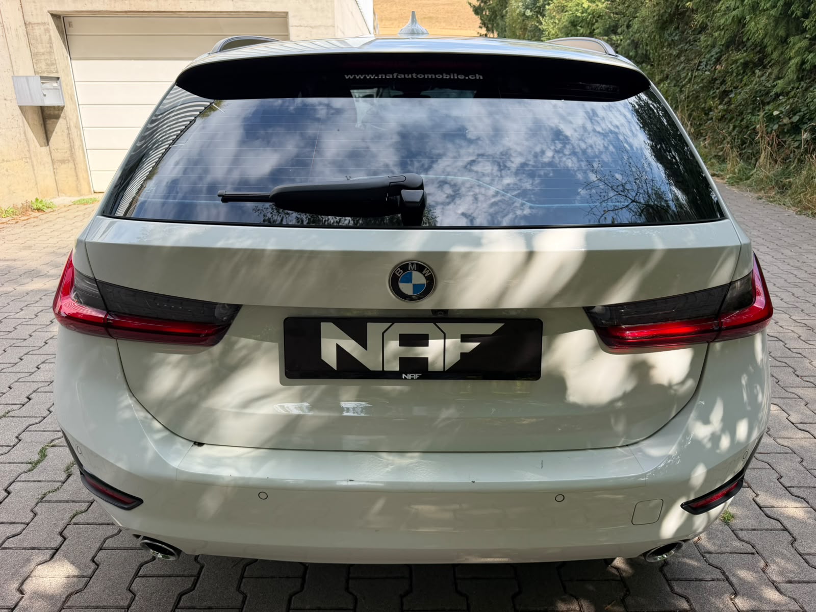 BMW 320d xDrive 48V Touring Steptronic-showroom-element-3