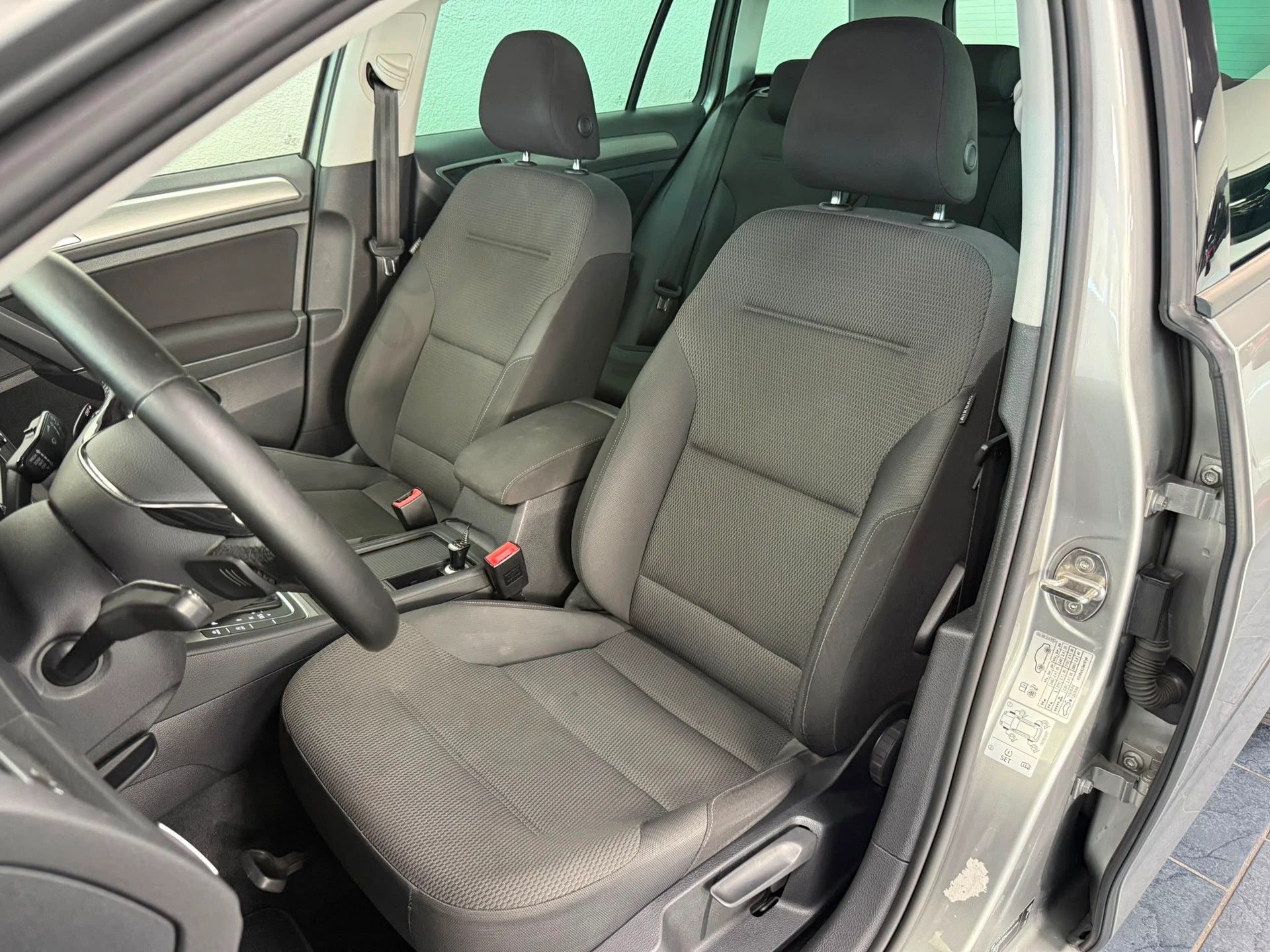 VW Golf Variant 1.6 TDI Comfortline DSG-image-13
