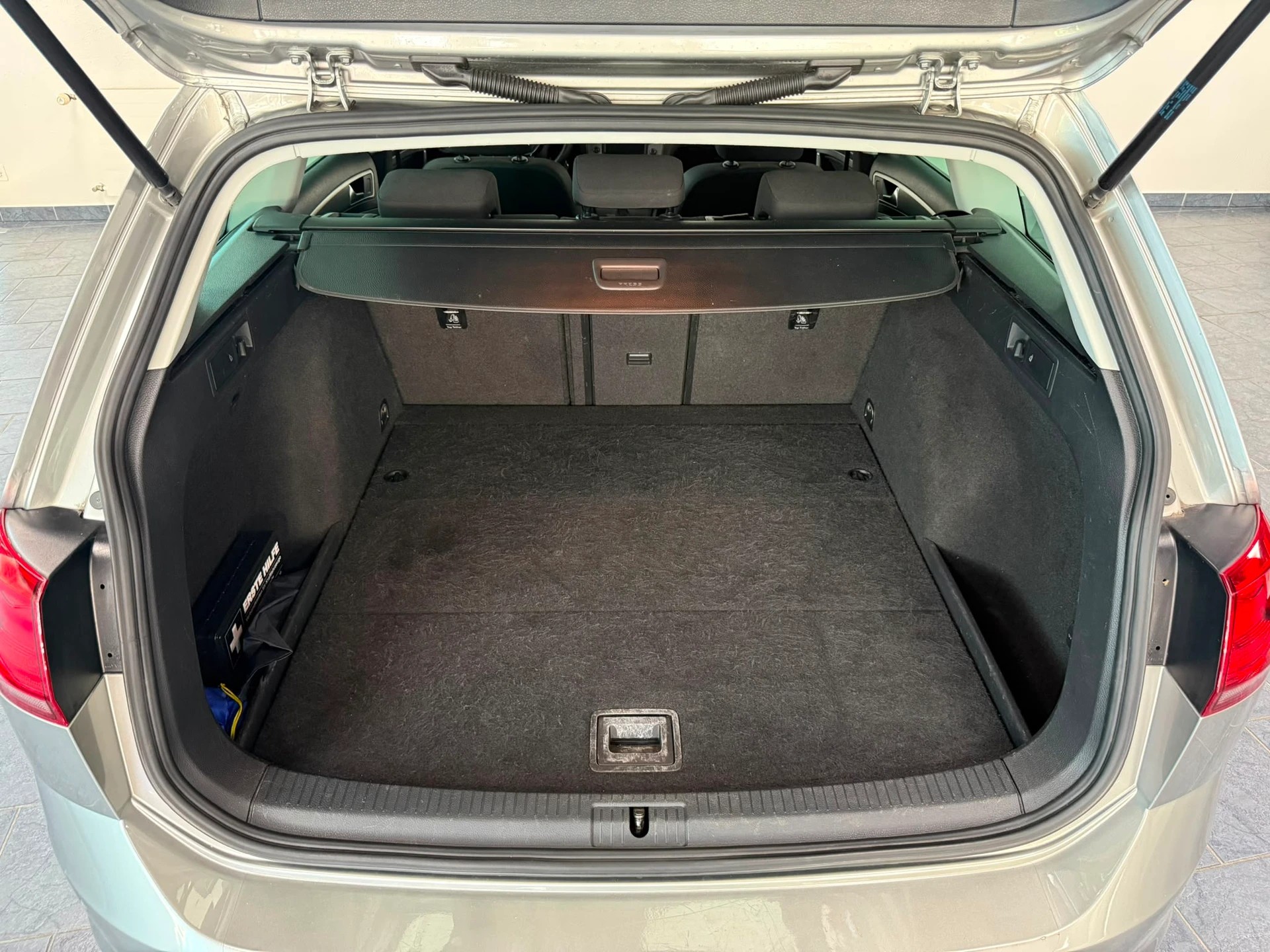 VW Golf Variant 1.6 TDI Comfortline DSG-image-24