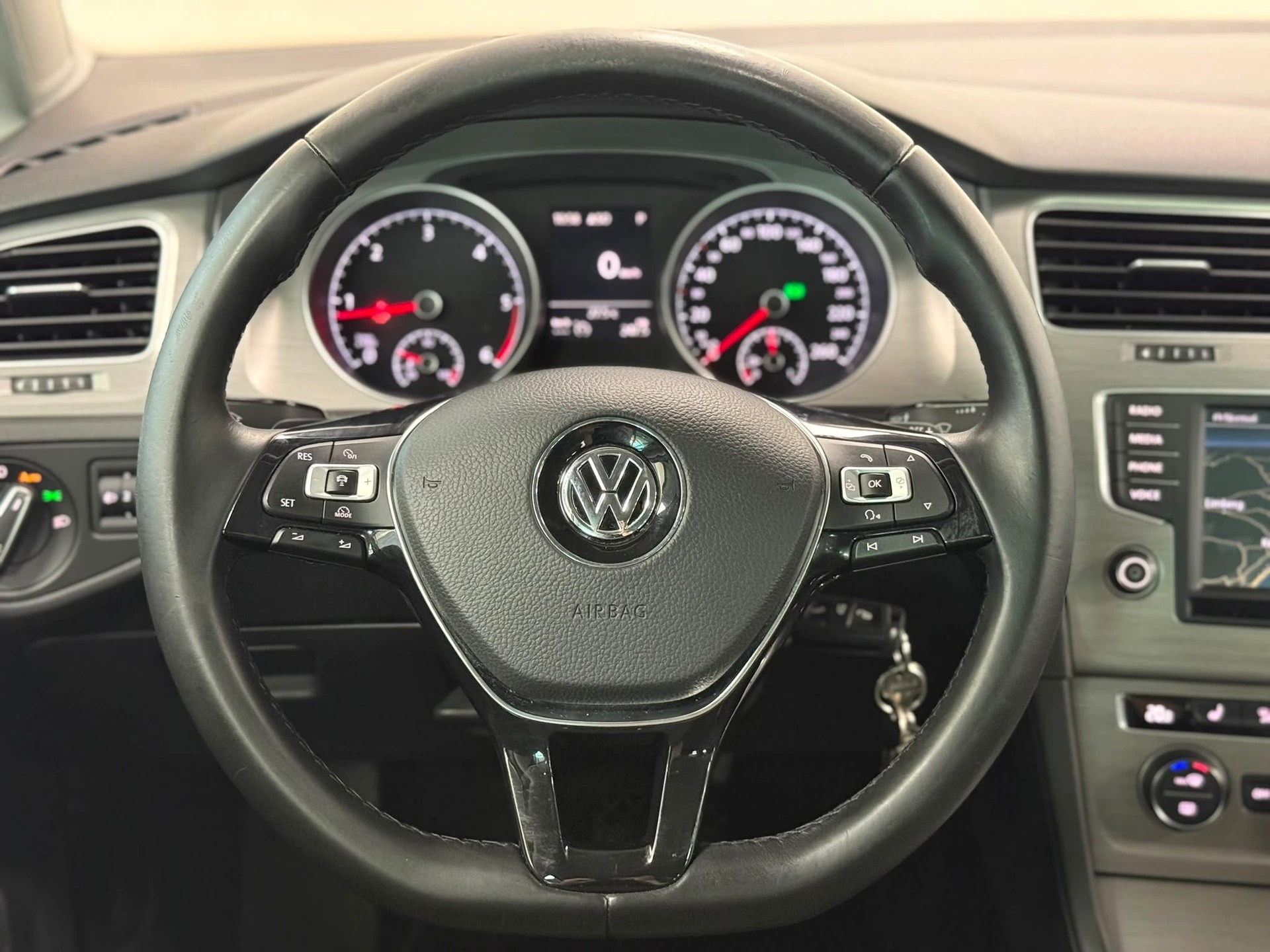 VW Golf Variant 1.6 TDI Comfortline DSG-image-14