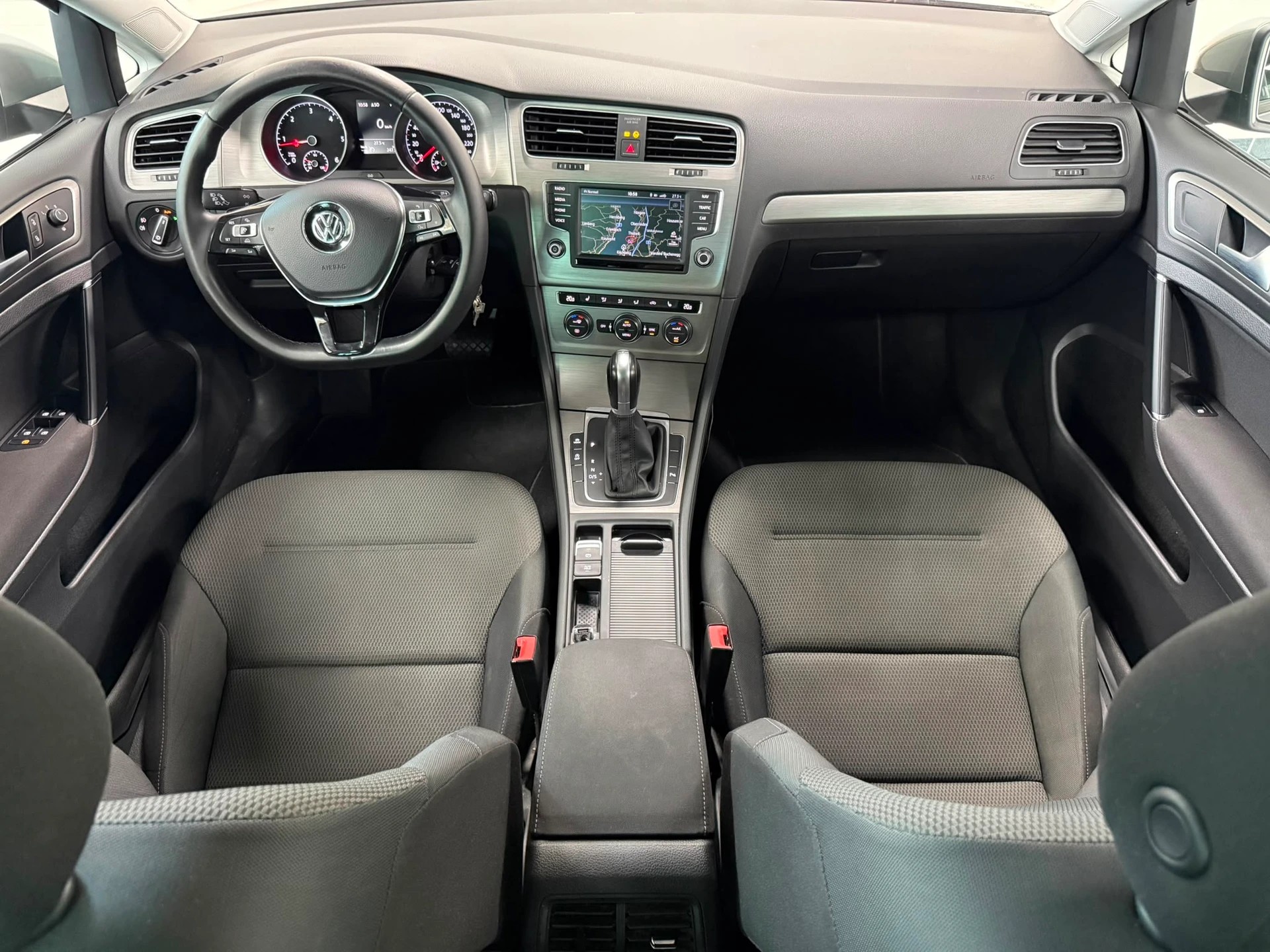 VW Golf Variant 1.6 TDI Comfortline DSG-image-12