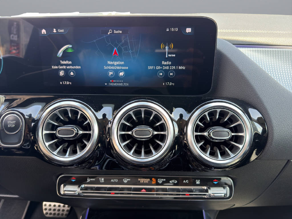 MERCEDES-BENZ EQA 300 Swiss Star AMG Line 4matic-image-10