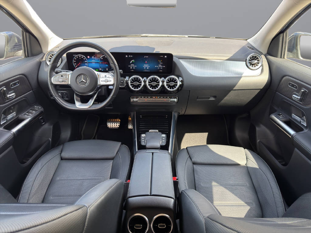MERCEDES-BENZ EQA 300 Swiss Star AMG Line 4matic-image-8
