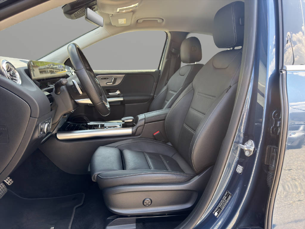 MERCEDES-BENZ EQA 300 Swiss Star AMG Line 4matic-image-7